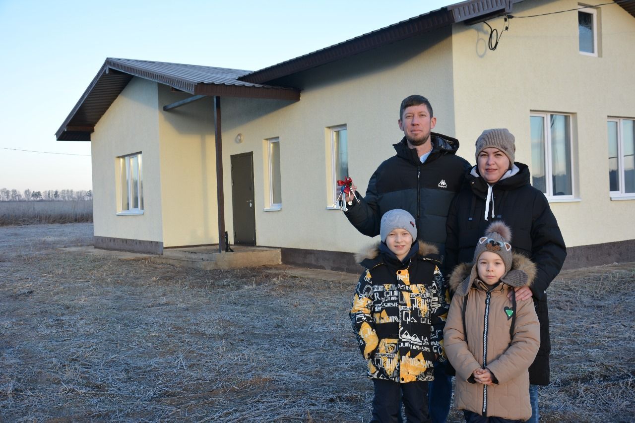 Семьям сотрудников «Башкир-Агроинвеста» вручили ключи от новых домов 